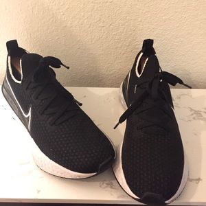 Nike react flyknit black white women sneakers 9.5